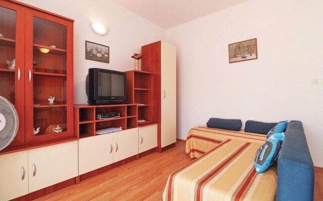 Awesome Home in Pag With Wifi and 2 Bedrooms