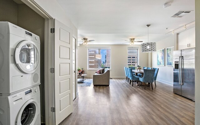 Spacious 4BR Condo Near French Quarter
