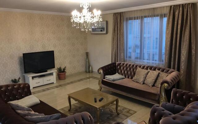 Lesya Apartment with Terrace