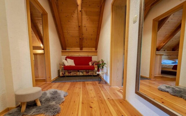 Beautiful Home in Fuzine With Jacuzzi, Wifi and 2 Bedrooms