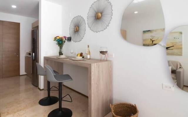 Apartments near 5th Avenue with Rooftop Ocean View