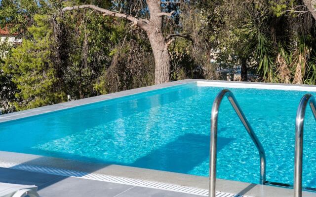 Halcyon Deluxe Maisonettes Sea View