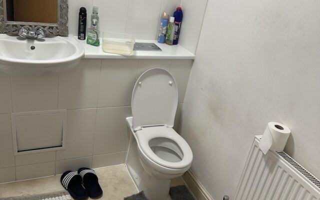 Immaculate 2-bed Apartment in Greenhithe