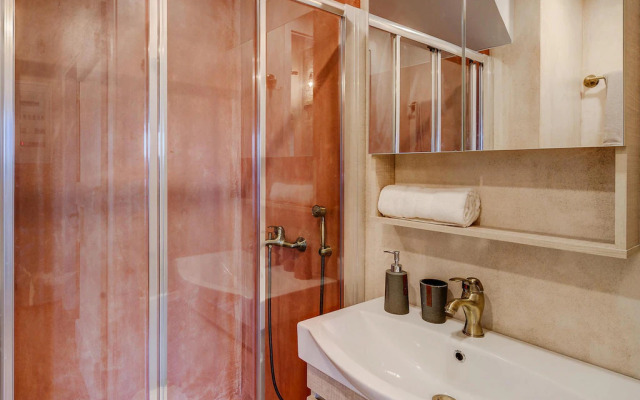 Holiday House, Castellos