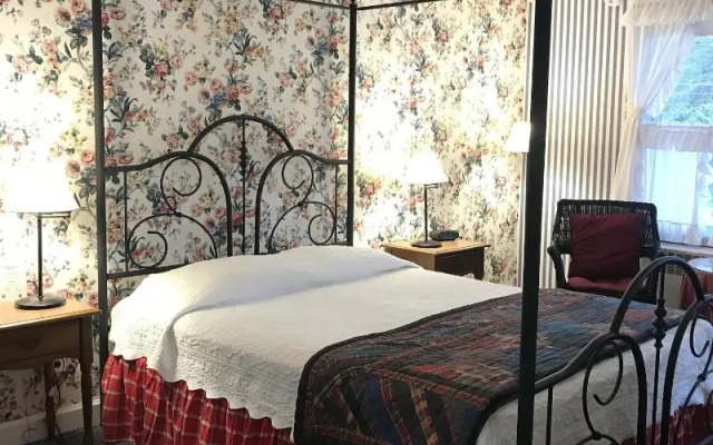 1896 House Country Inn & Motels