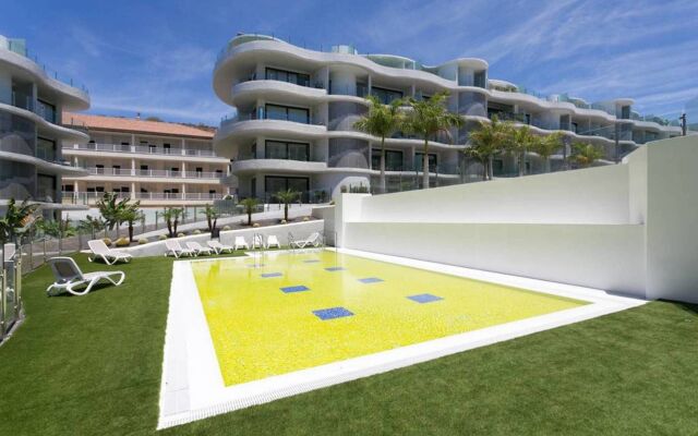 Palmar White