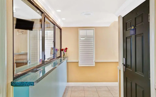 Mirage Inn and Suites