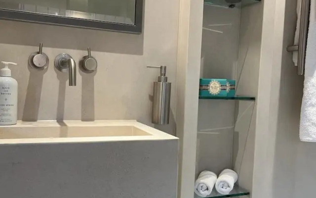 Luxury Suite in Cadogan Square III