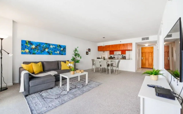 Stunning Apartment W pool & Gym- Parking