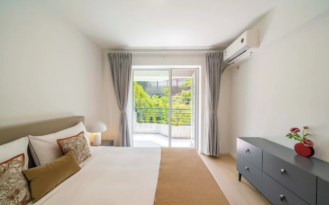 Tyms Stylish 3BR 2BA Apt Xujiahui Shops