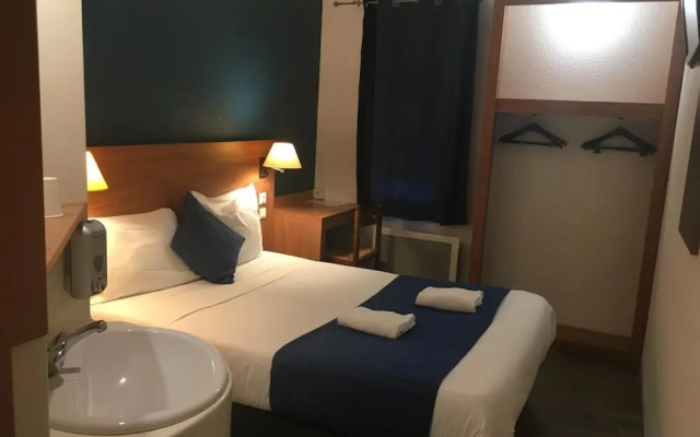 Glisy Hotel