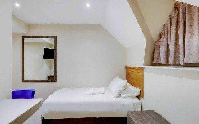 Gissons Hotel by OYO Rooms