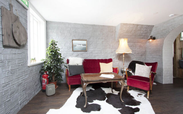 SKYR Guesthouse