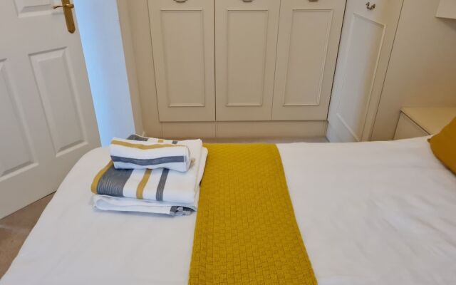 Immaculate 3-bed House With Free Parking in Bolton