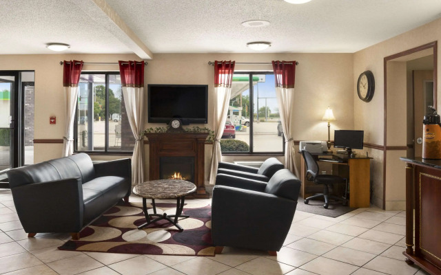 Days Inn by Wyndham Oglesby/ Starved Rock