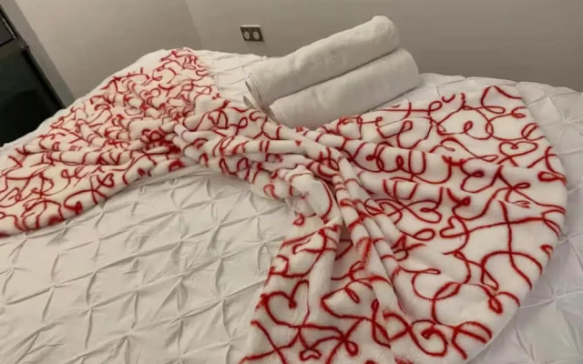 4 Guests - Free Parking - Easy Access to London