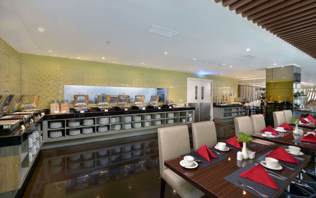 Platinum Adisucipto Hotel & Conference