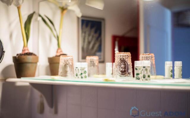 Studio les pieds dans l'eau bord de mer