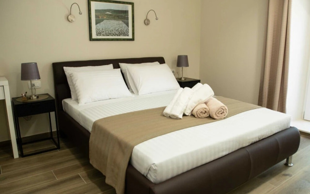 The Poolside Stone House in Bale