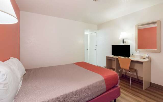 Motel 6 Moses Lake, WA