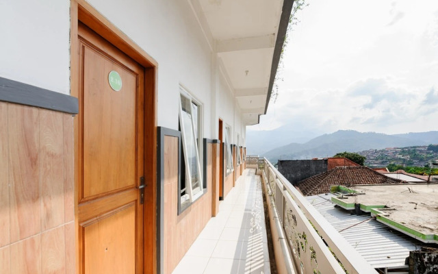 Urbanview Hotel Sky Batu Malang by RedDoorz