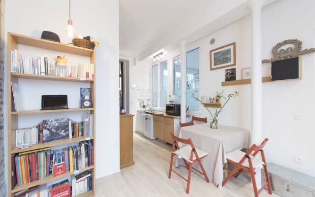 Characterful Bastille Hideaway