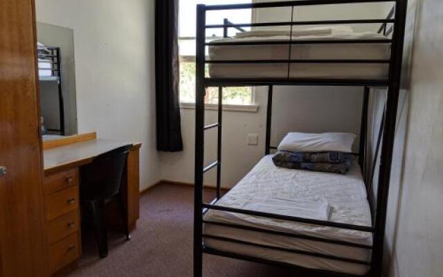 Young Budget Accommodation - Hostel