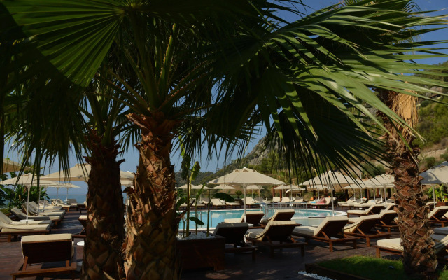 Manaspark Deluxe Hotel