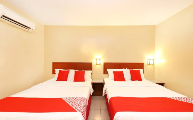 Super OYO 447 Comfort Hotel Meru