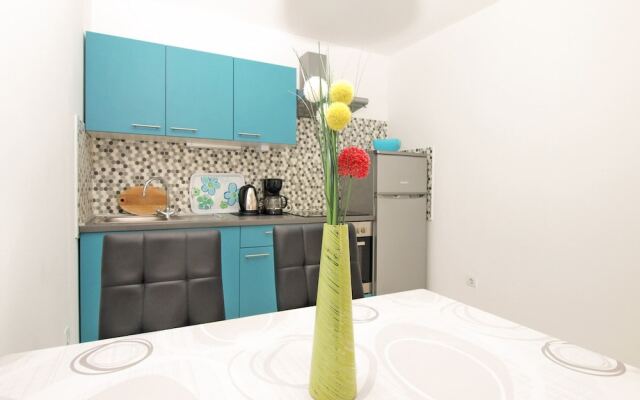 Apartment 1819