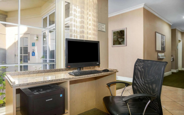 La Quinta Inn And Suites By Wyndham Austin Southwest