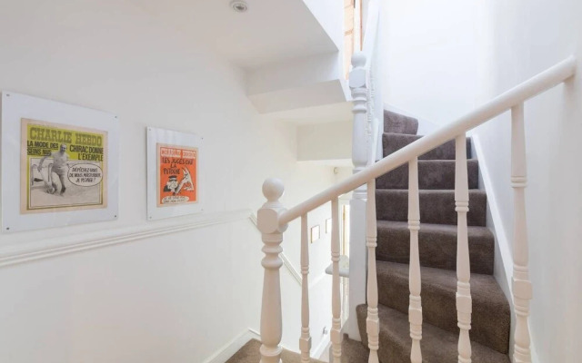 Fabulous 4-Bed House in Fulham with Garden!