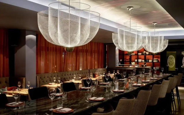 Roomers Frankfurt Central, Autograph Collection