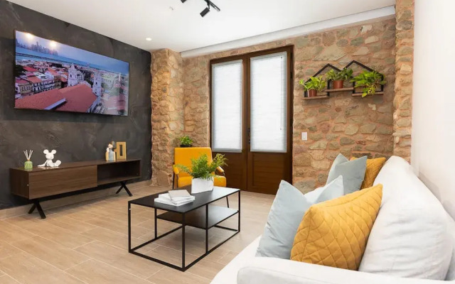 The Danian Condo by Acomodo Casco Viejo
