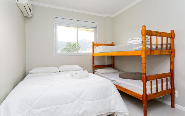 Apto com churrasqueira a 450m do mar RIC205