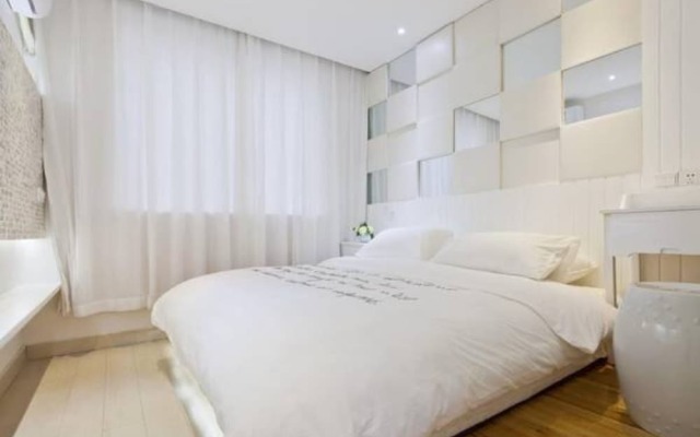 Yiyun Botique Inn Moonlight Watermark
