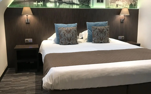 Golden Tree Hotel