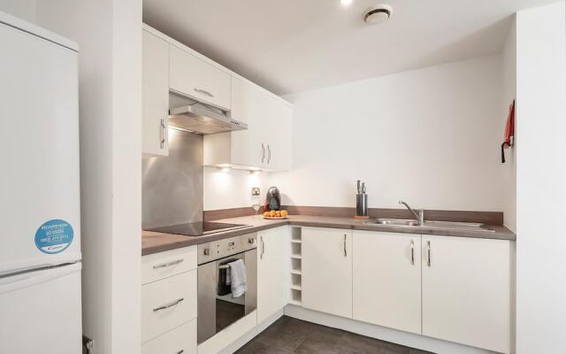 Bright, Stylish 2BR Apartment in Central Sheffield