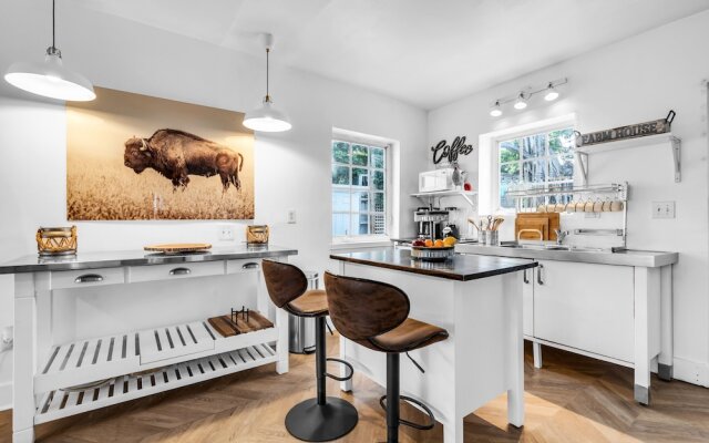 Hipster Upper Buenavista House