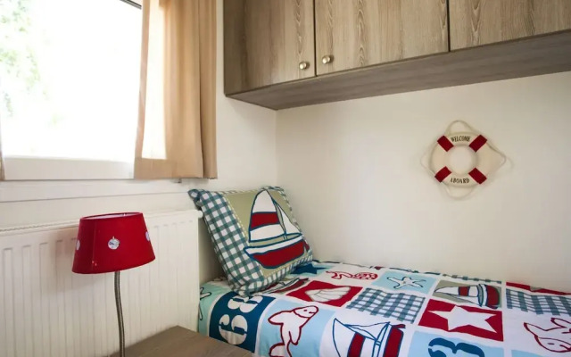 Enchanting Chalet 600 m From the sea