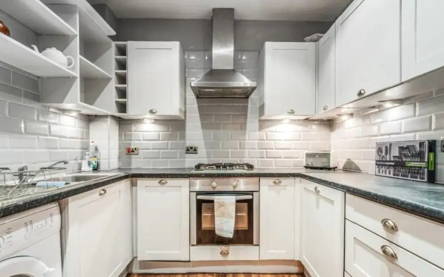 Stunning Artistic Hideout Perfect for Family