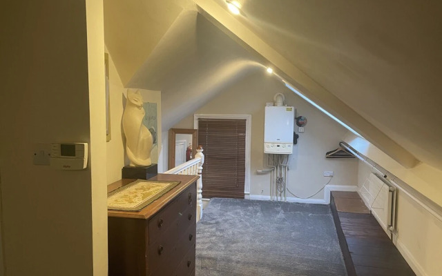 Entire Artistic Open-plan Top Floor Apartment