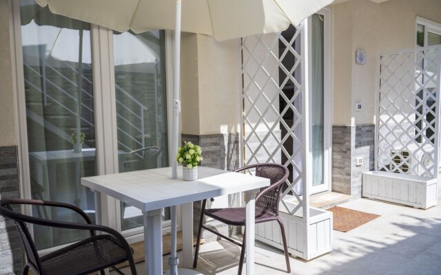 Onice Apartment On Sea Shore