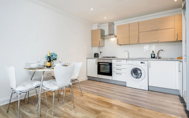2br-sleeps4-parking-eastlondon