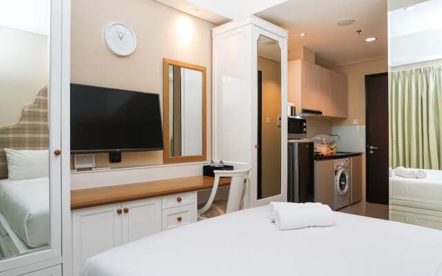 Comfy Studio at Puri Mansion Apartment by Travelio