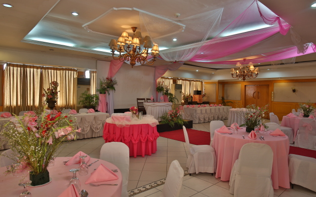 Crown Regency Residences Cebu Hotel