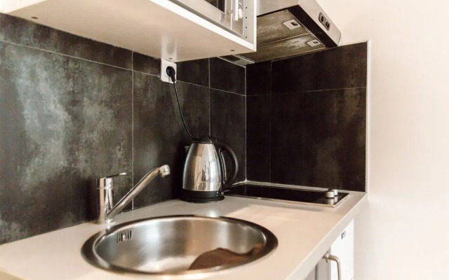 Montmartre Apartments Leo Ferre