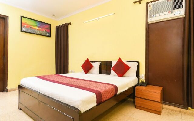 OYO 8534 Paradise Inn DEL728
