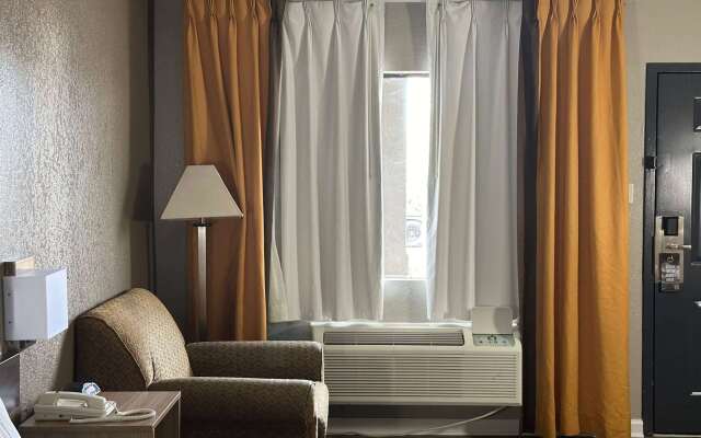 Super 8 by Wyndham Monroe