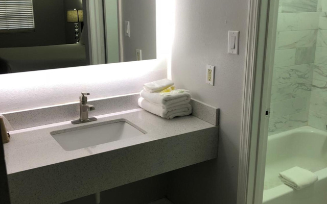 Midtown Hotel - Downtown New Orleans